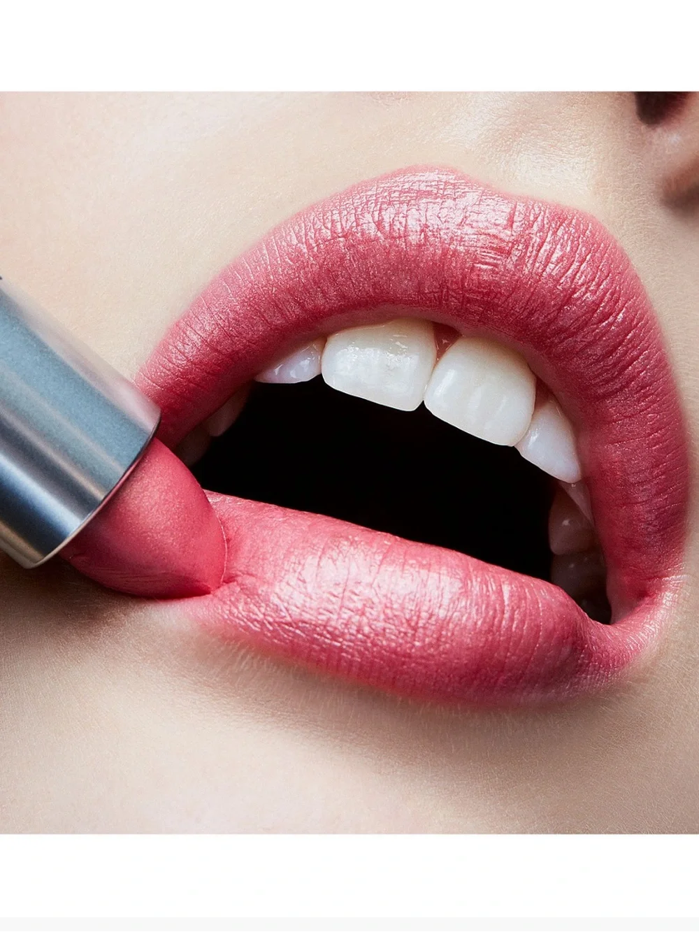MAC Frost Lipstick - Bombshell